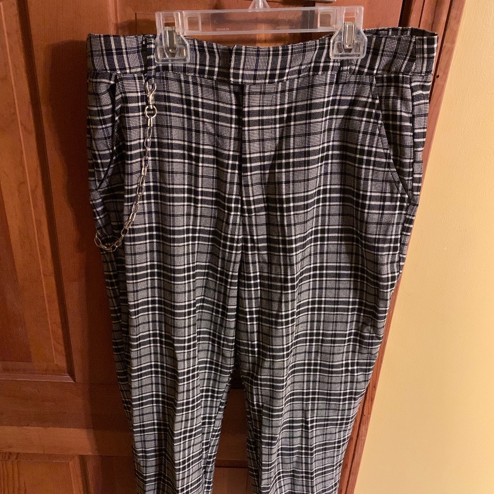 Hot Topic Grey Plaid Pants with Detachable Chain